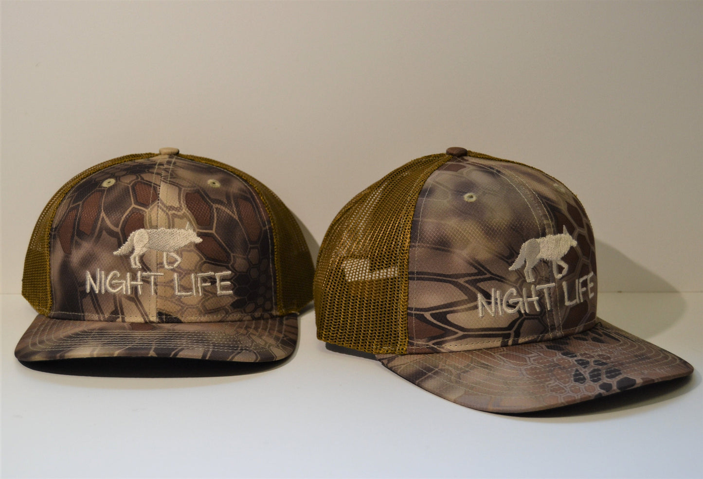 Coyote Hunting Richardson Snapback Mesh Trucker Hat - coonhoundin