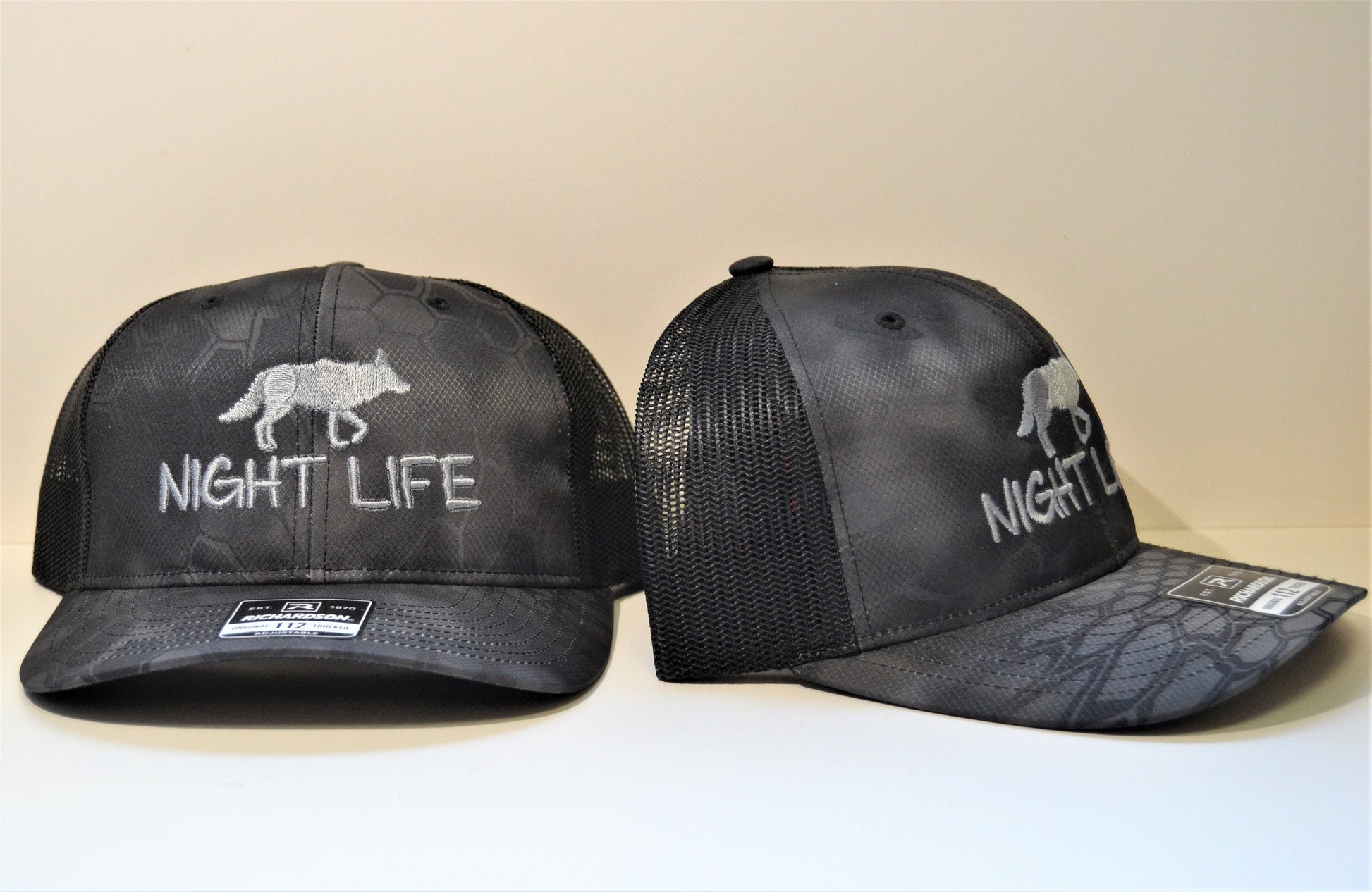 Coyote Hunting Richardson Snapback Mesh Trucker Hat - coonhoundin